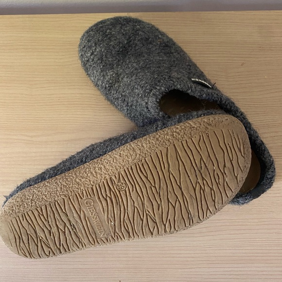 Giesswein Wool Felt Slippers - Picture 3 of 3